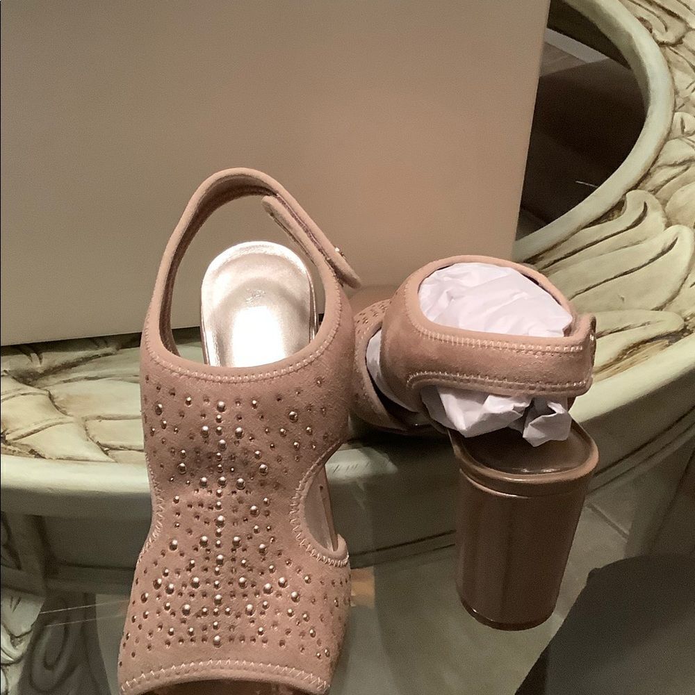 Anne Klein Shoes - Picture 3 of 4